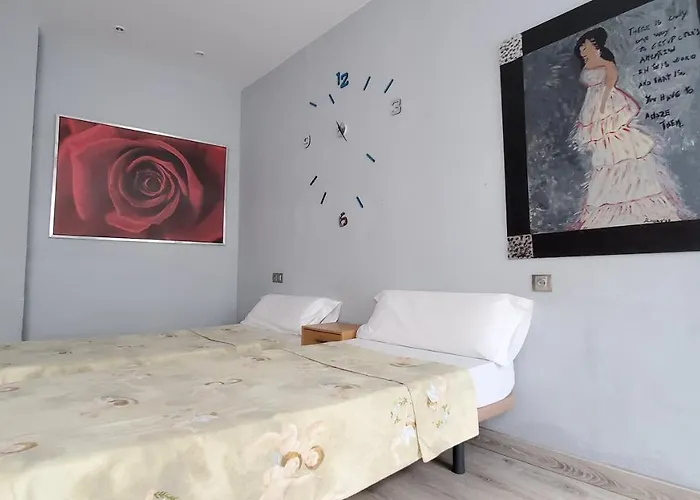 Martes Plaza Mayor - Tercer Piso Sin Ascensor Pensión Caces