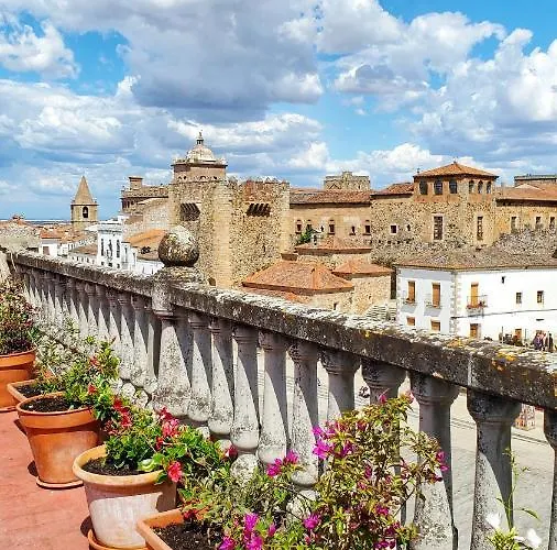 Martes Plaza Mayor - Tercer Piso Sin Ascensor Pensión Caces
