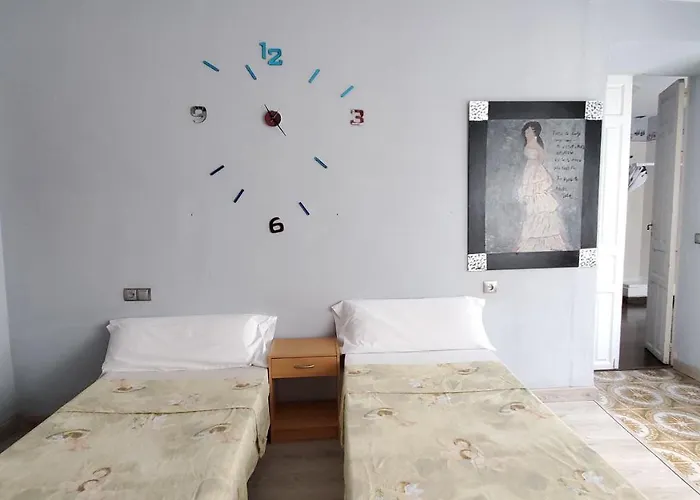 Martes Plaza Mayor - Tercer Piso Sin Ascensor Pensión